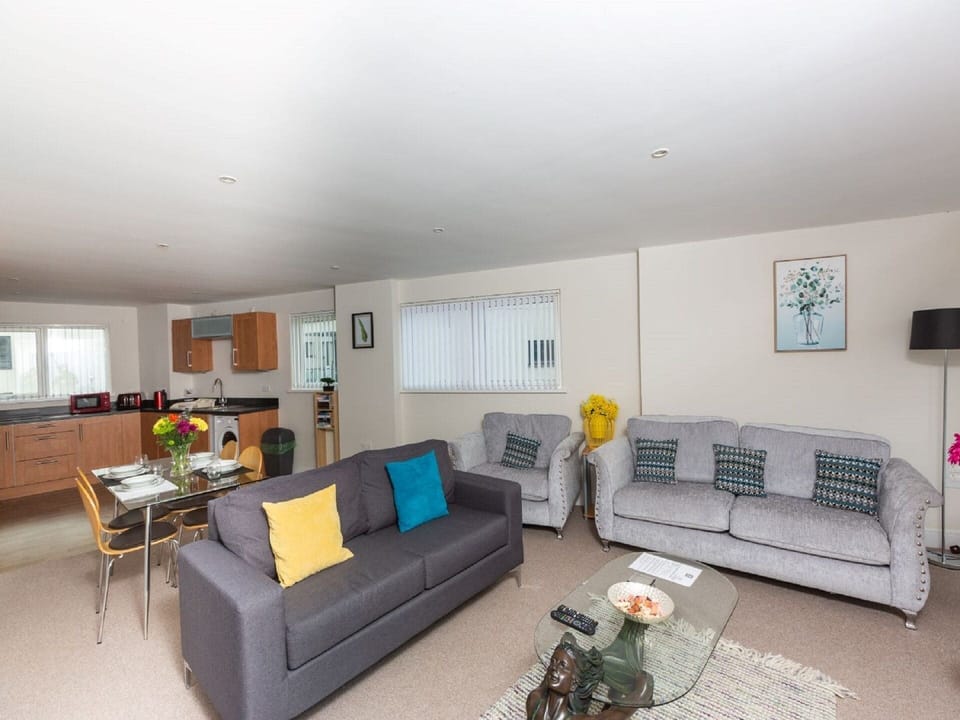 Superior Apartment, Balcony, Marina View | Living area | Flat-screen TV