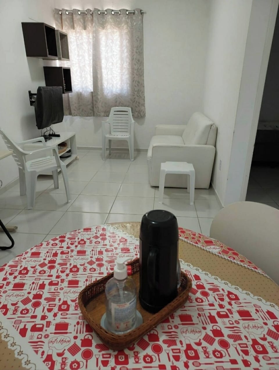 Family Apartment, 2 Bedrooms, Garden View | Dining room