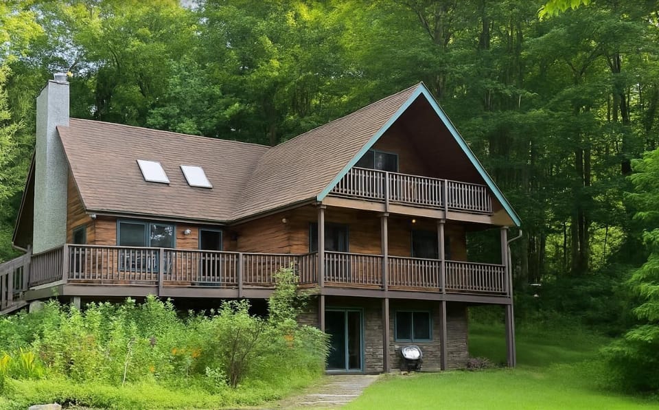 Imagine Possibilities at Equestrian House Log Cabin - Poconos Best Country Getaway