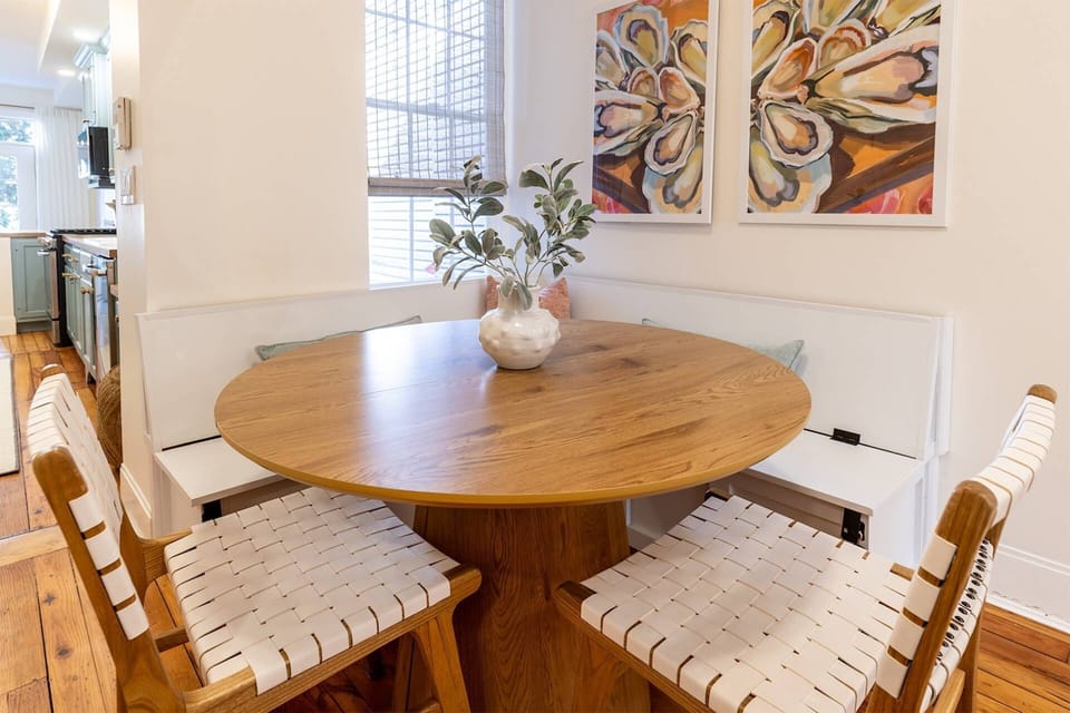 The dining space can seat up to 6 guests.