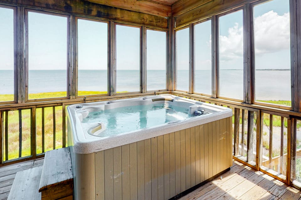 Outdoor spa tub