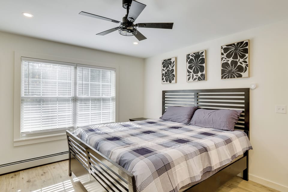Bedroom 1 | King Bed | Smart TV