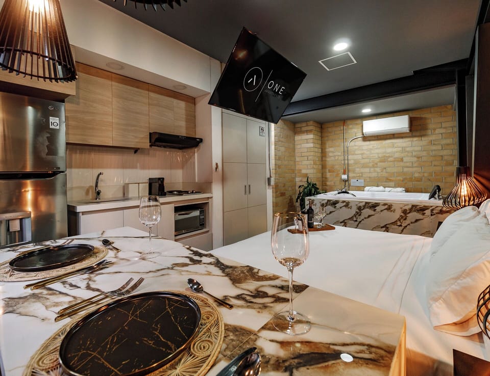 Deluxe Double Room | In-room safe, laptop workspace, iron/ironing board, free WiFi