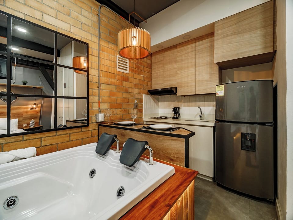Grand Studio Suite | In-room safe, laptop workspace, iron/ironing board, free WiFi