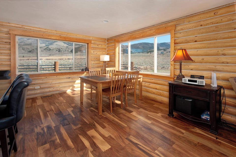 Dining area with seating for 4.