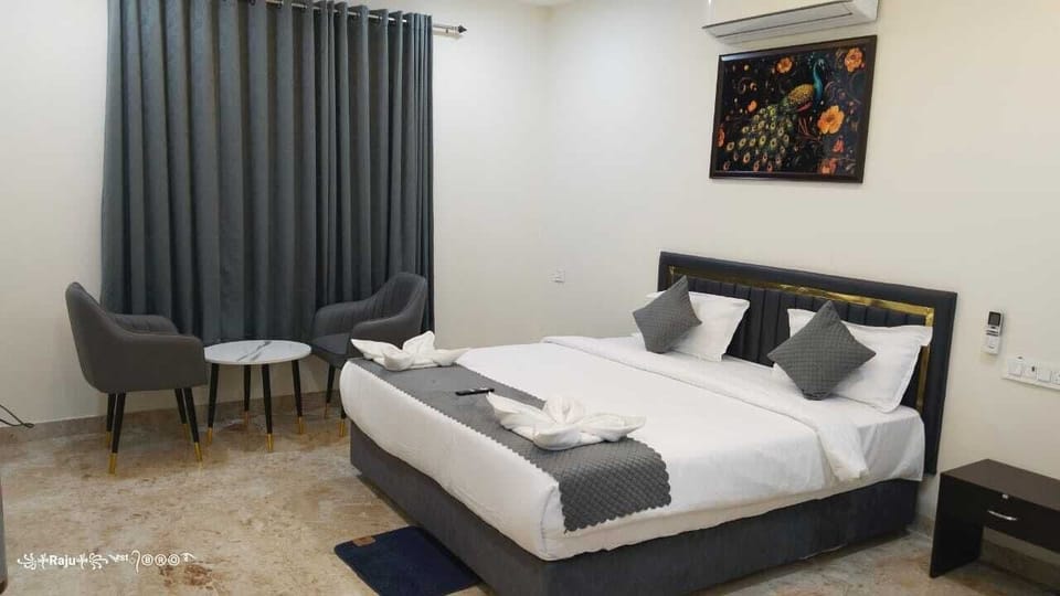Luxury Double Room, City View | In-room safe, desk, laptop workspace, blackout drapes