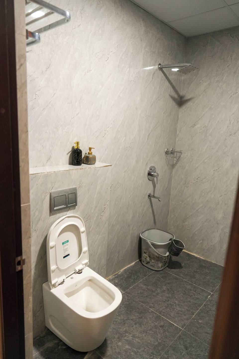 Luxury Suite, City View | Bathroom | Shower, slippers, towels, soap