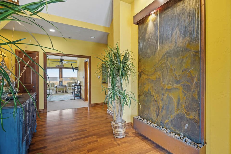 Mid-Level Hallway