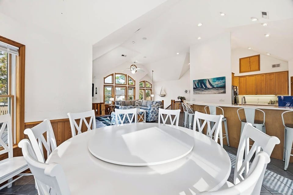 Top-Level Dining Room with Table (seats 10)
