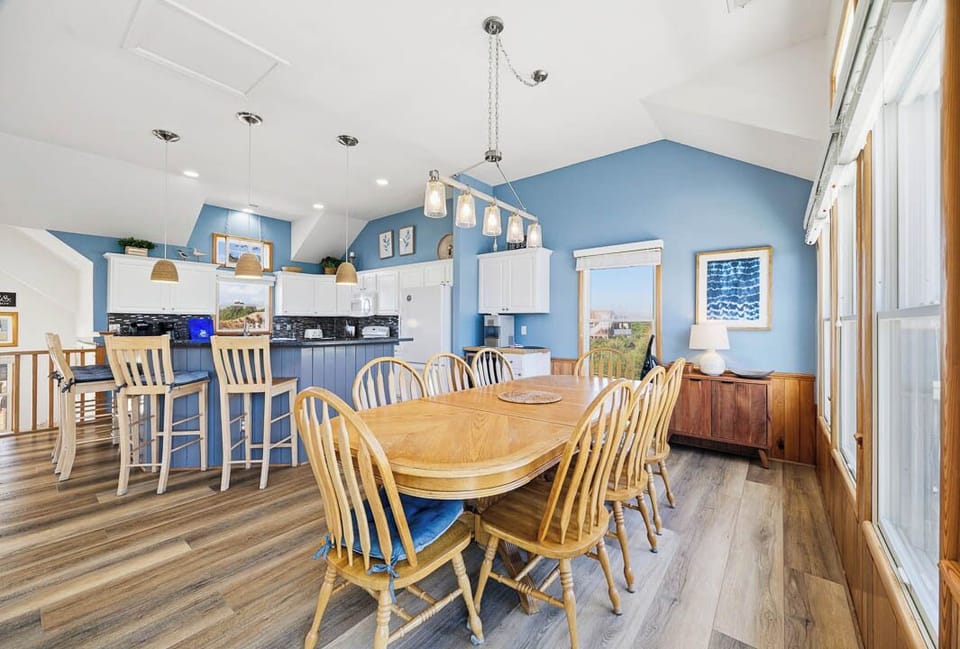 Top-Level Dining Table (seats 8) and Deck Access