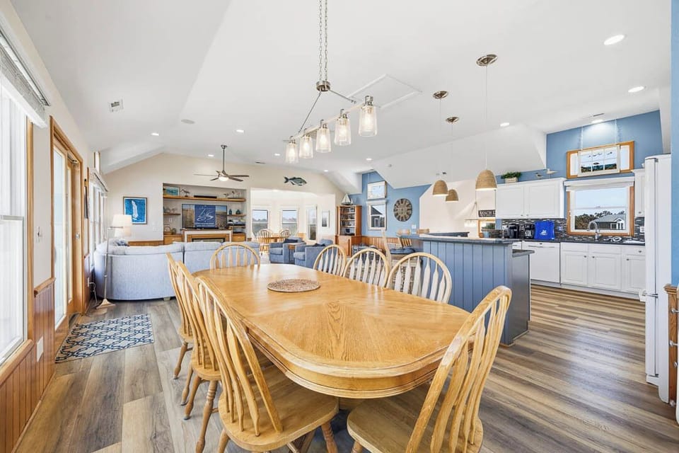 Top-Level Dining Table (seats 8) and Deck Access