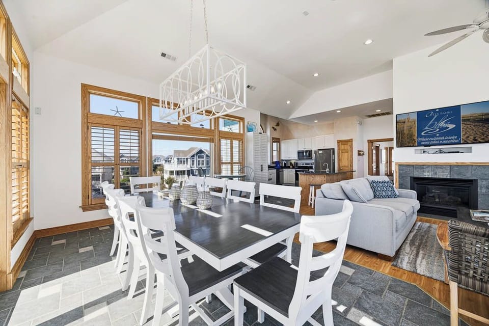 Top-Level Dining Room with Table (seats 10)