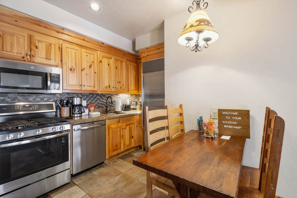 Kitchen/Dining Area