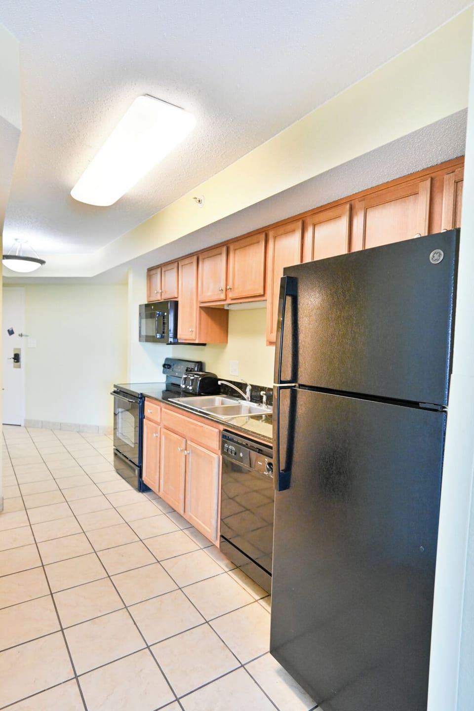 Cook and dine with ease in this clean, fully equipped kitchen.