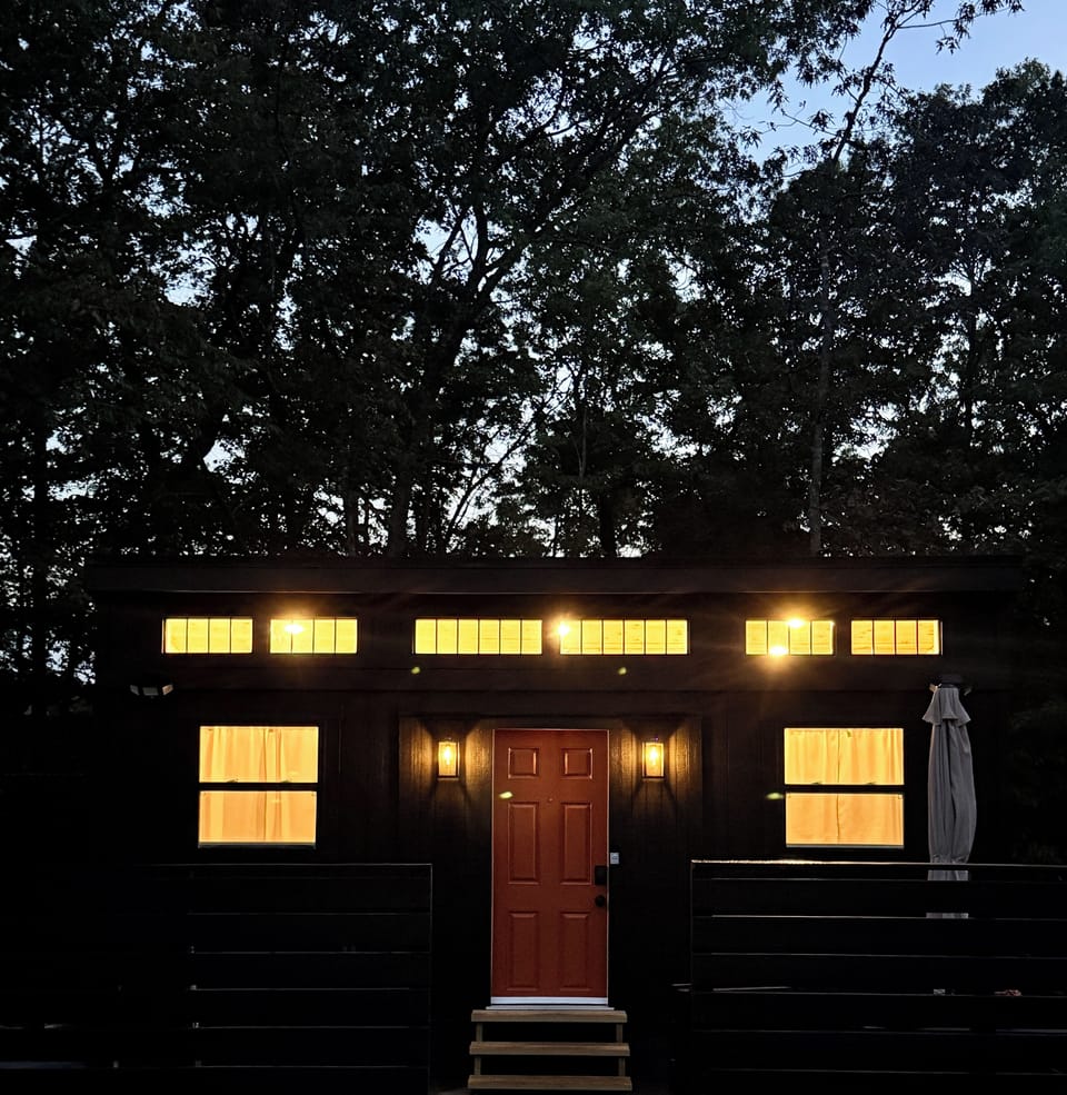 Peaceful ridge setting • Perfect weekend escape