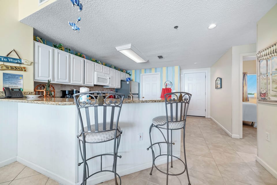 Breakfast bar and kitchen