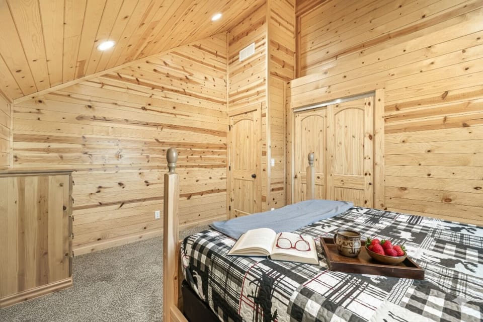 Eagle Eye Retreat ~ bedroom #3 on upper level w/ queen bed