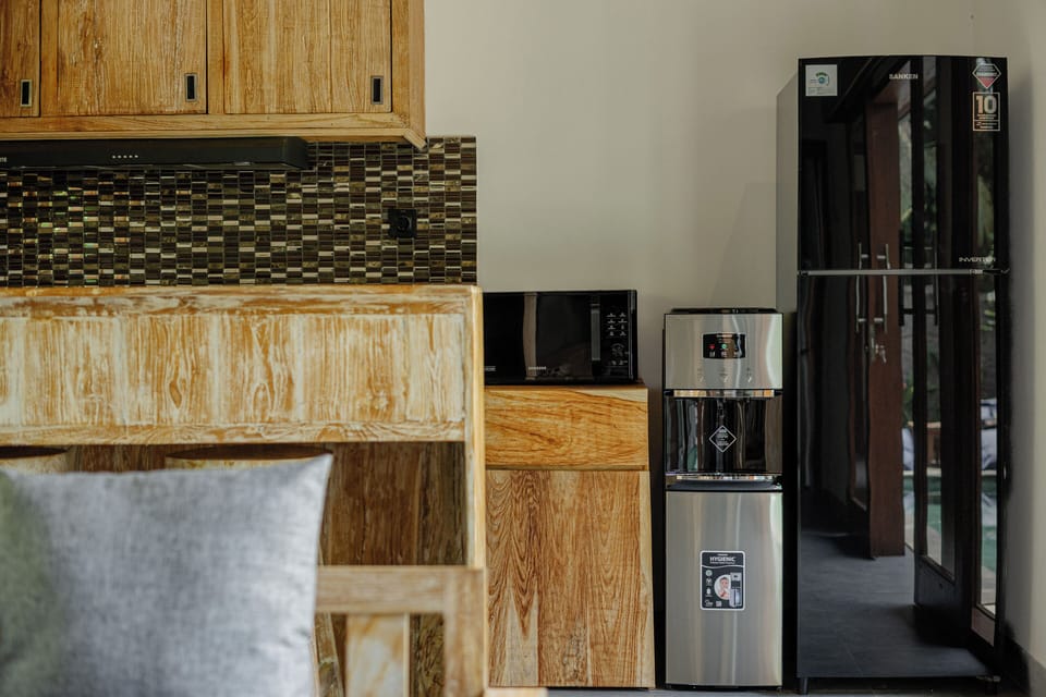 Electric kettle, toaster