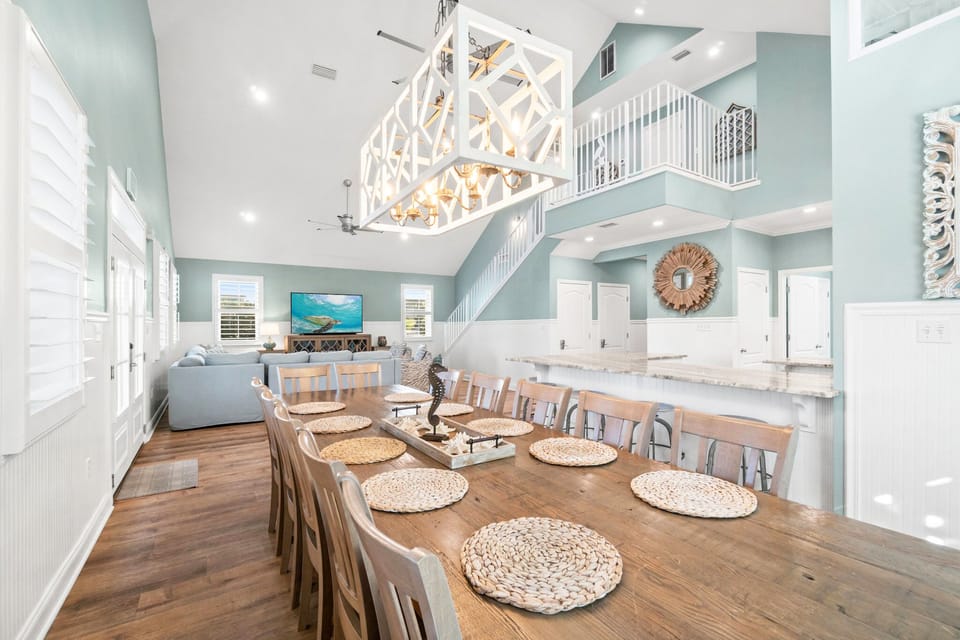 Dining Area - Seating for 14