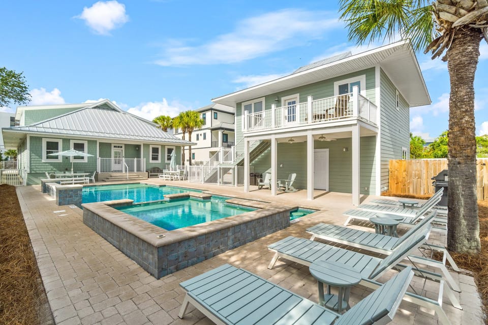 Boomerang Beach House - 8 Bedrooms - 8 Bathrooms