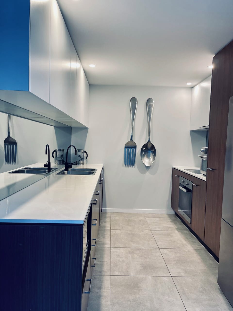 Large kitchen, fridge, freezer, oven, microwave, all cooking equipment, utensils