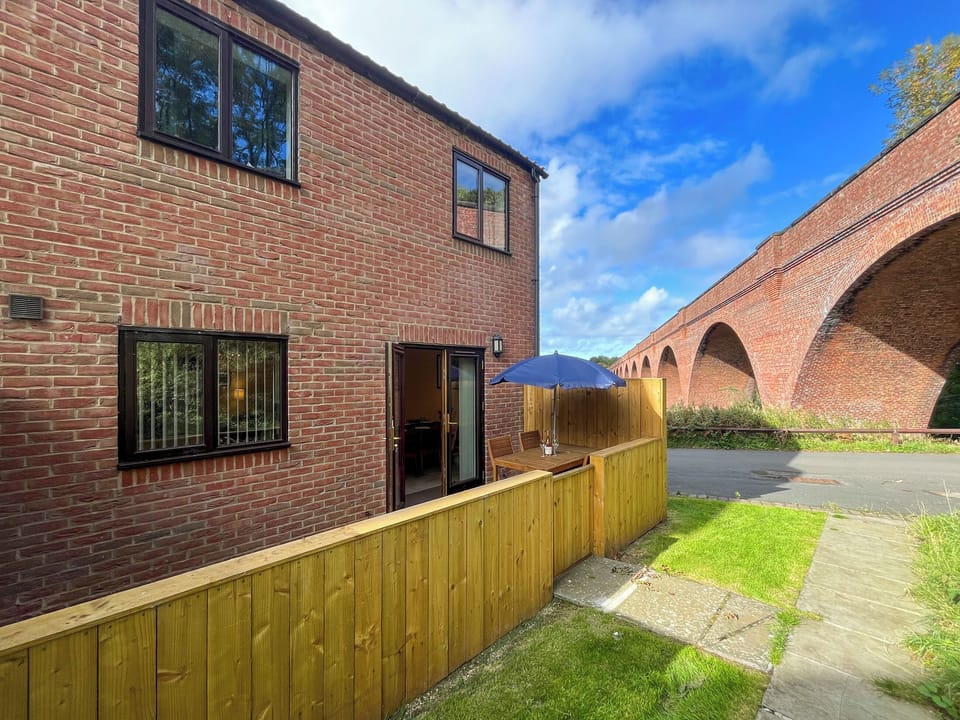 Exterior | Shalom, Whitby