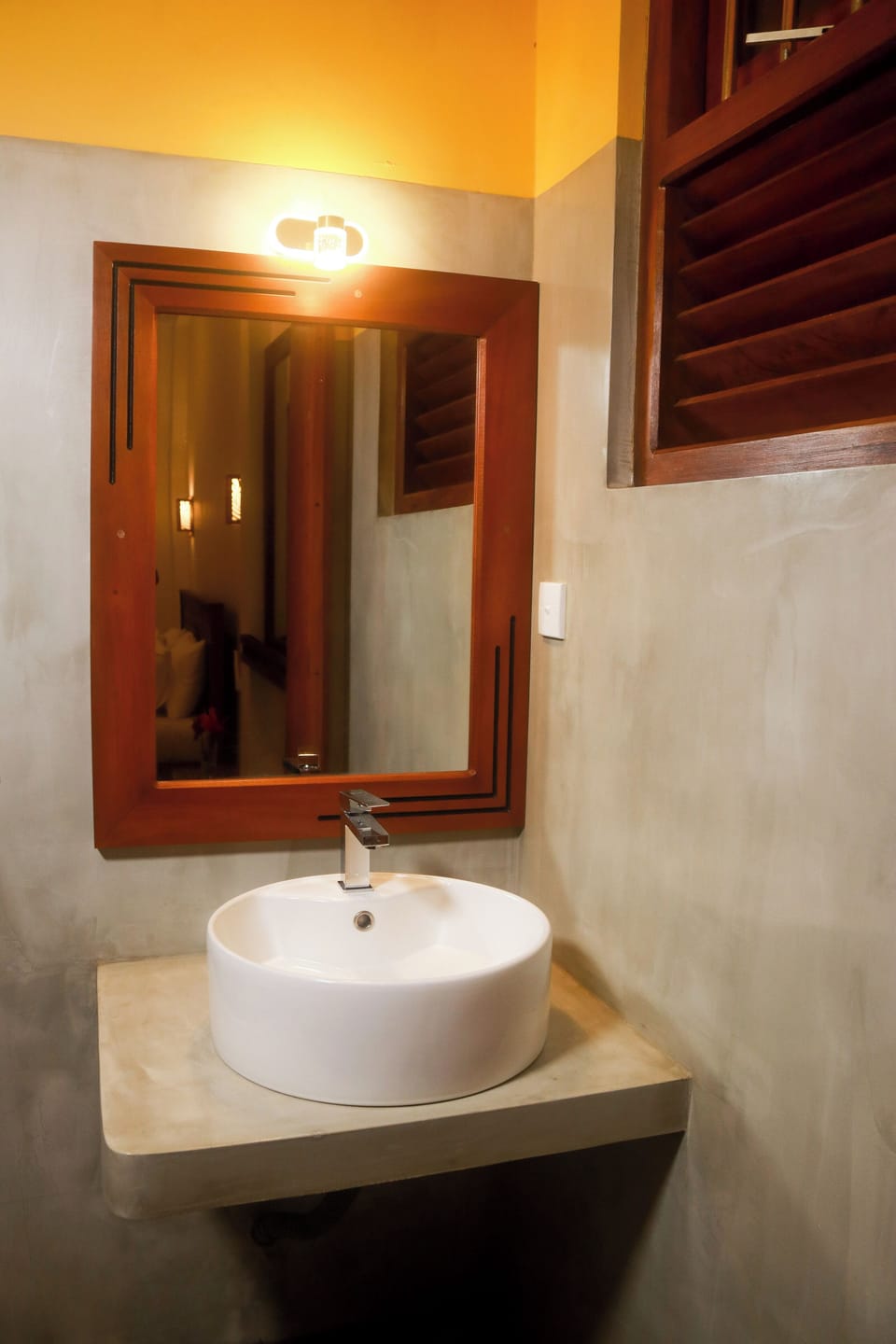 Deluxe Double Room, Ocean View | Bathroom | Shower, free toiletries, hair dryer, slippers