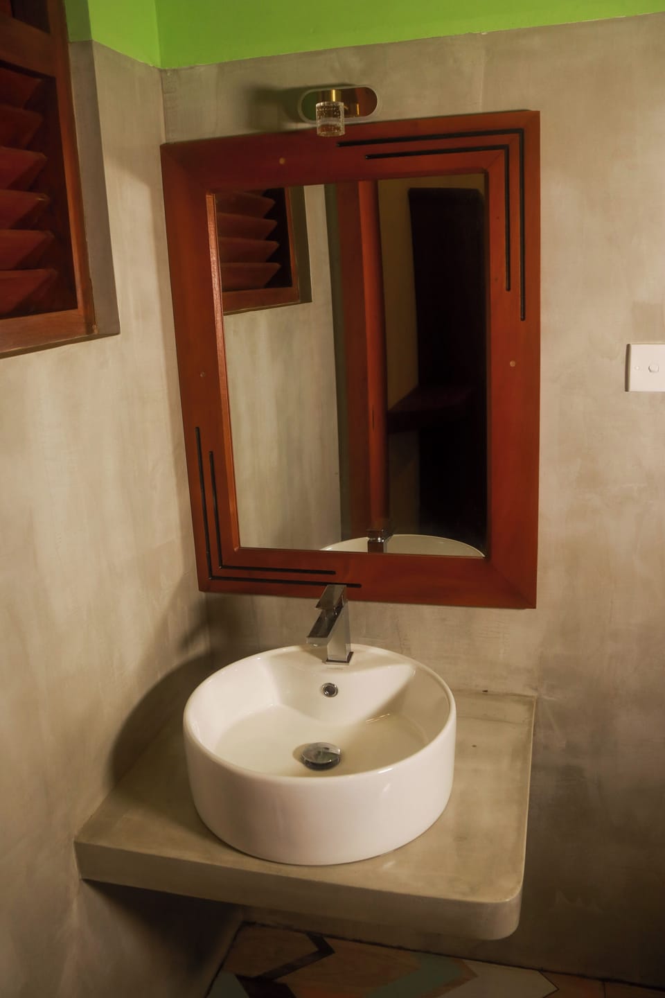 Deluxe Double Room, 1 Queen Bed, Ocean View | Bathroom | Shower, free toiletries, hair dryer, slippers