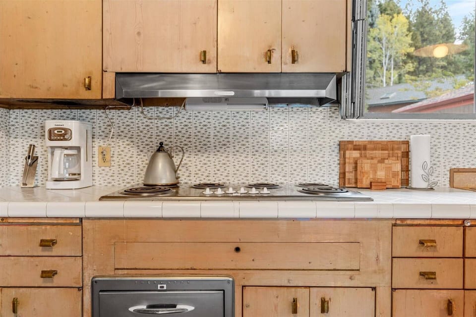 Kitchen area with all of the essentials!