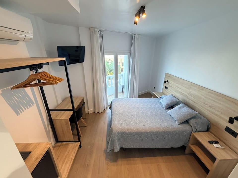 Double or Twin Room, Balcony, Partial Sea View | WiFi (free)