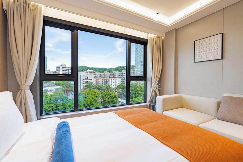 Classic Room | Laptop workspace, soundproofing, WiFi (free), bed sheets