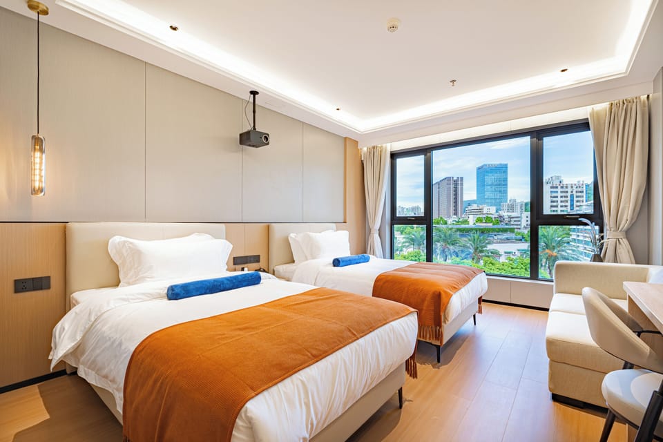 Classic Room | Laptop workspace, soundproofing, WiFi (free), bed sheets