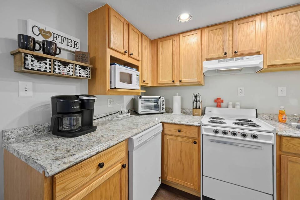 We have a fully equipped kitchen with all of the essentials to prepare meals at any time of the day. A Keurig Duo is our coffee make of choice!