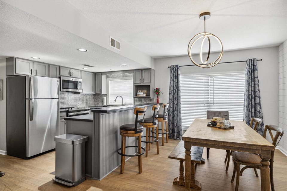 Dining Room area with seating for 6