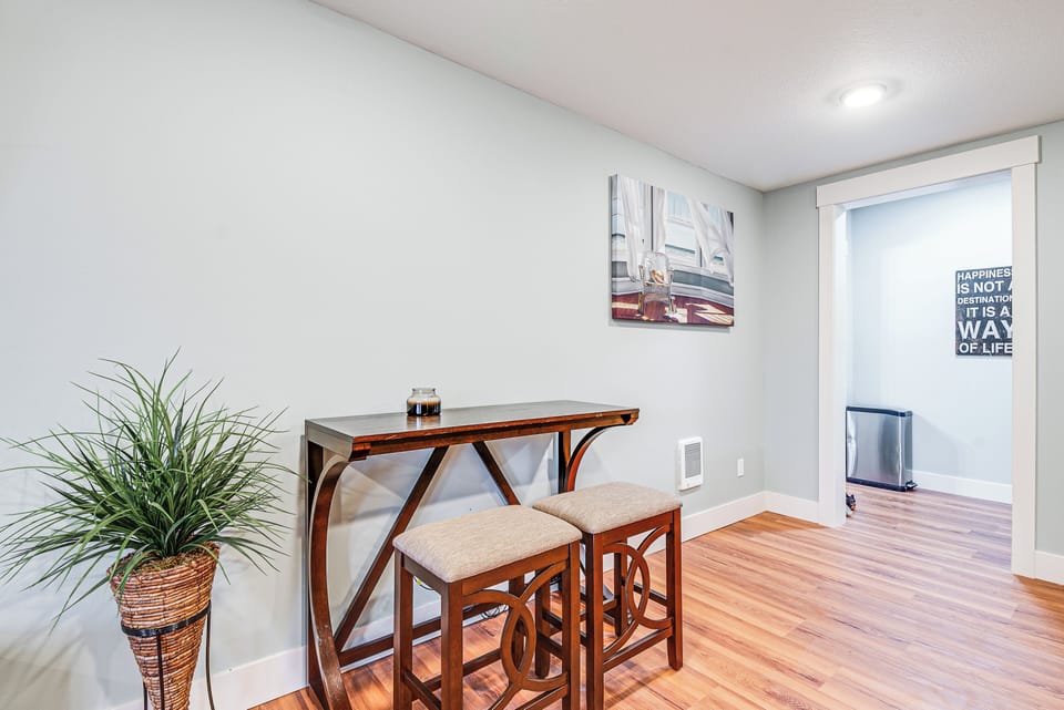 Dining Area | Dishware & Flatware