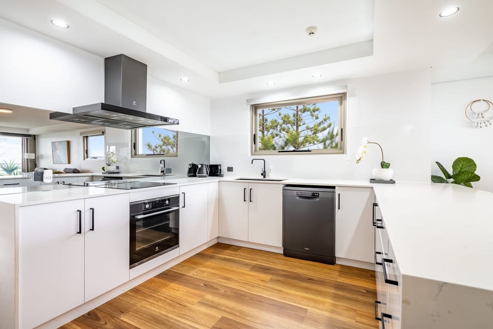 A full suite of modern kitchen appliances makes holiday cooking easy, from casual breakfasts to relaxed coastal dinners.