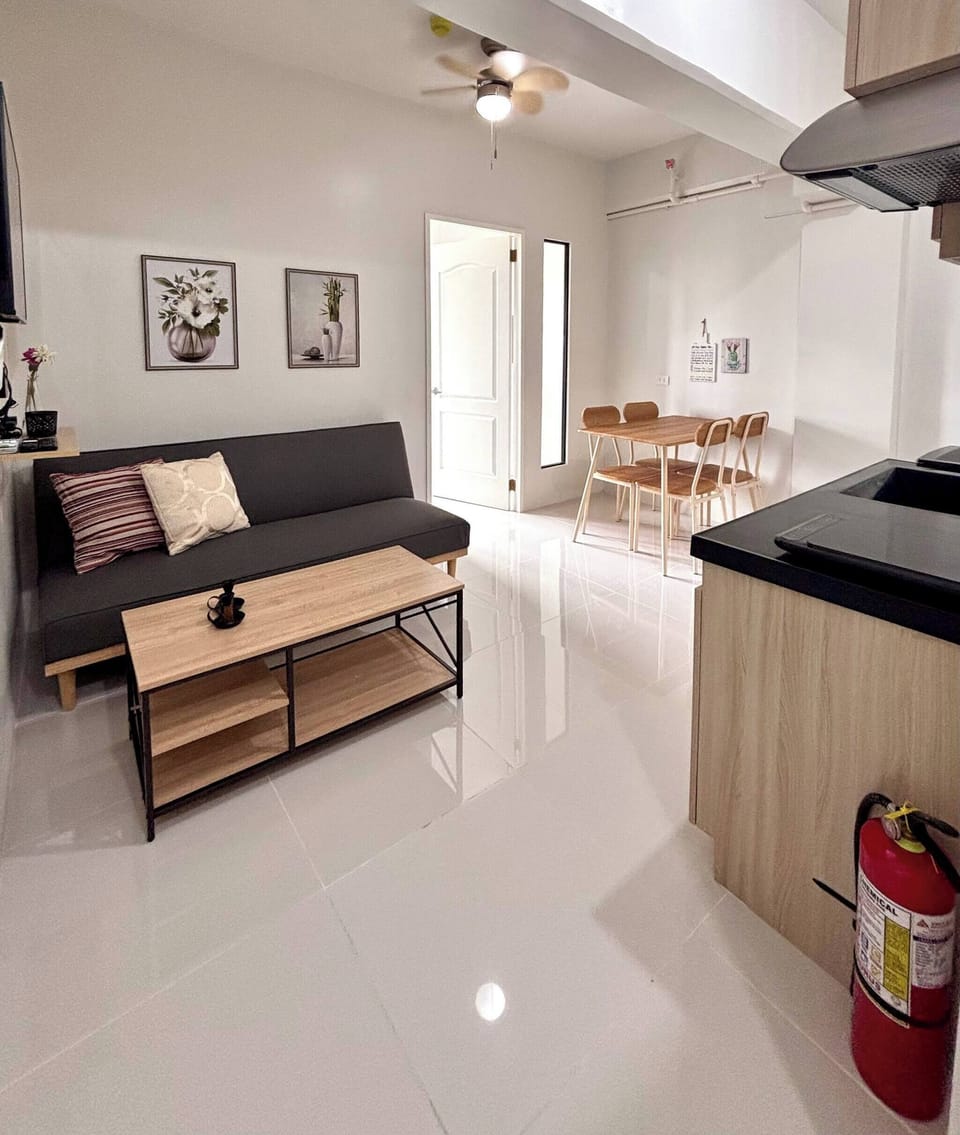 Condo, 1 Bedroom, Accessible, Smoking | Living room