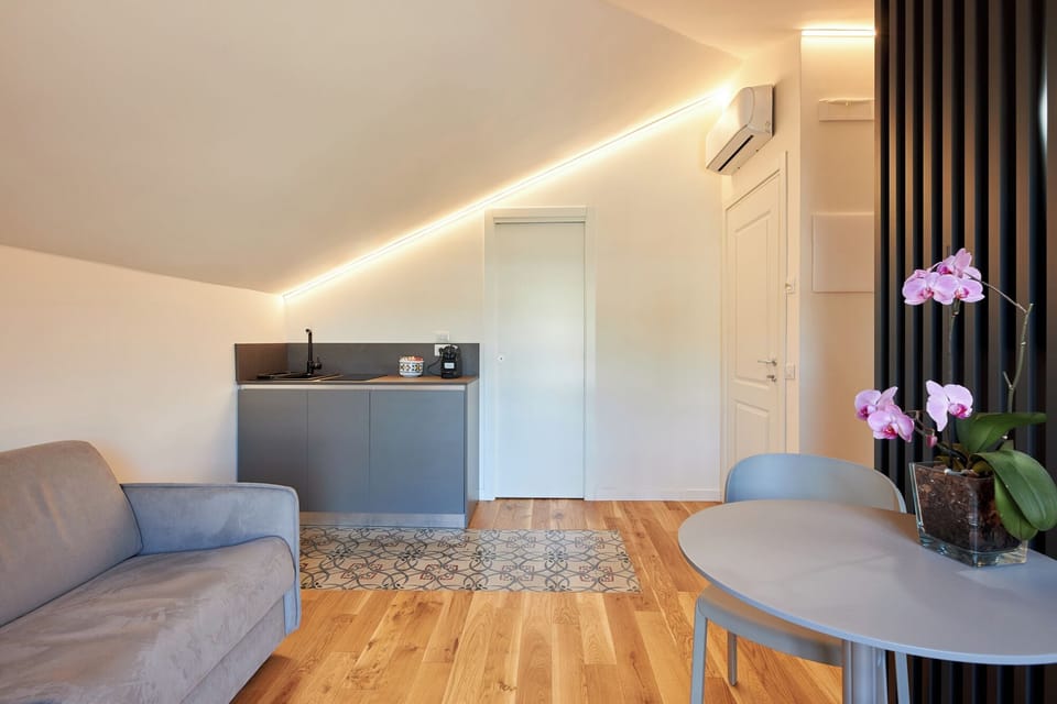 Standard Triple Room, Pool View | Private kitchen | Mini-fridge, stovetop, cookware/dishes/utensils