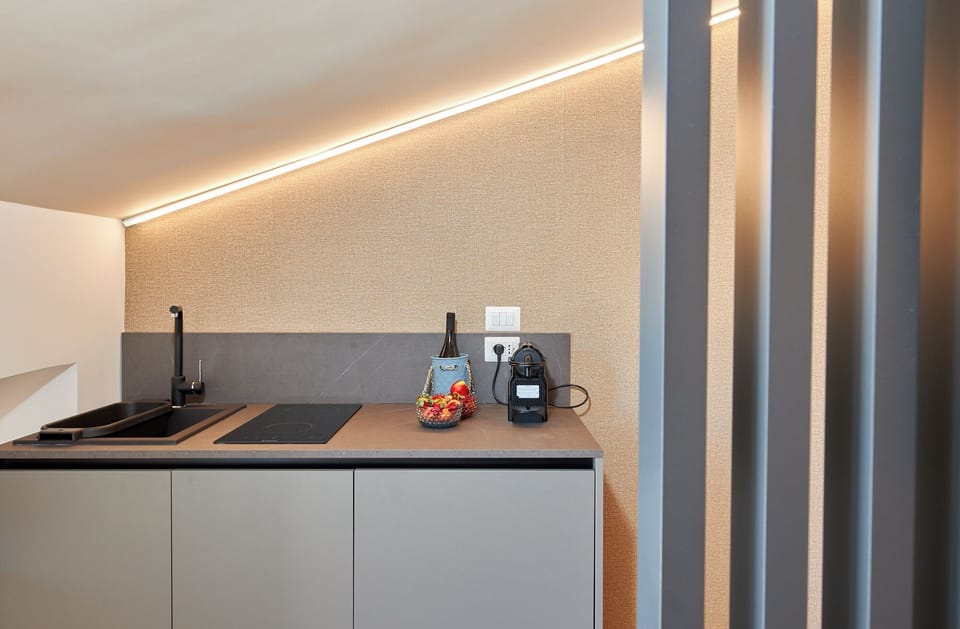 Design Double Room, Garden View | Private kitchen | Mini-fridge, stovetop, cookware/dishes/utensils