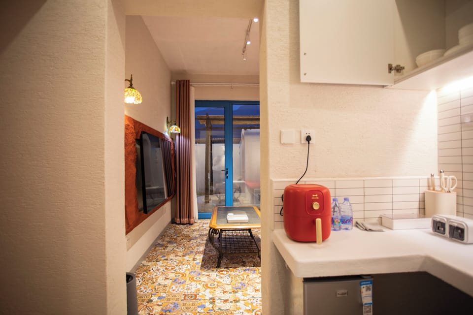 Design Studio Suite | WiFi (free), individually decorated, individually furnished