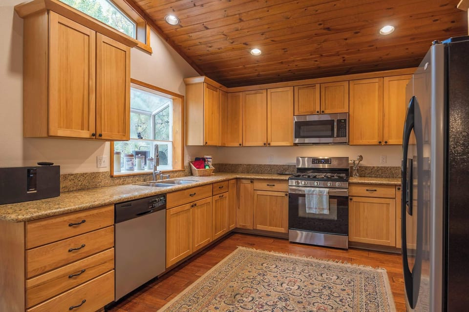 Modern Kitchen with Stainless Steel Appliances.