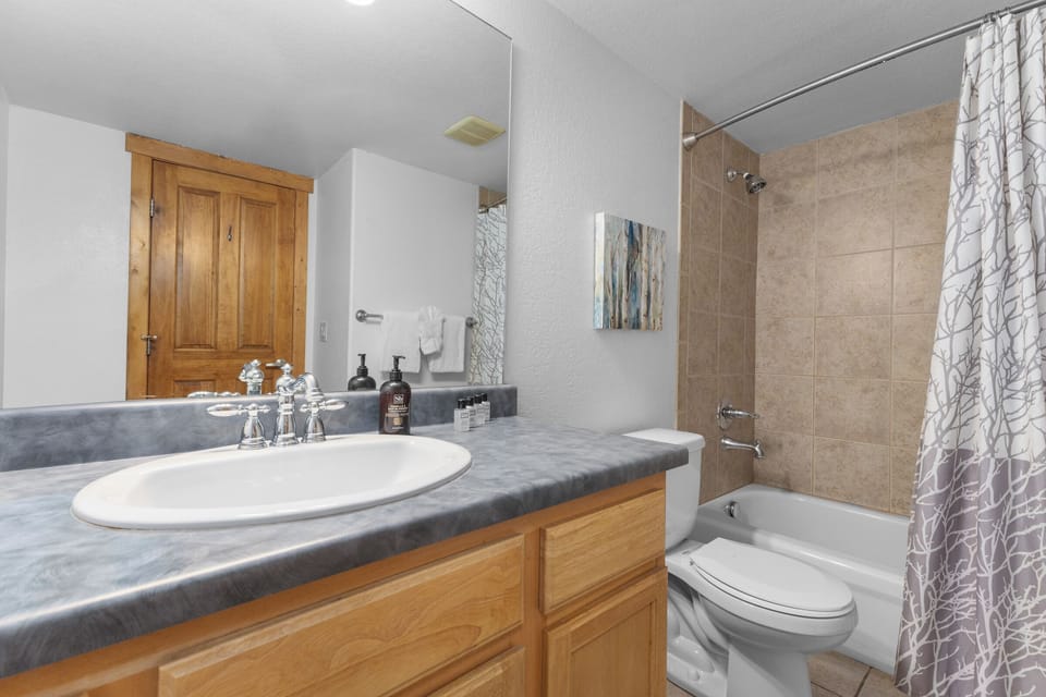  Ensuite Bathroom 1  | Tub and Shower Combo