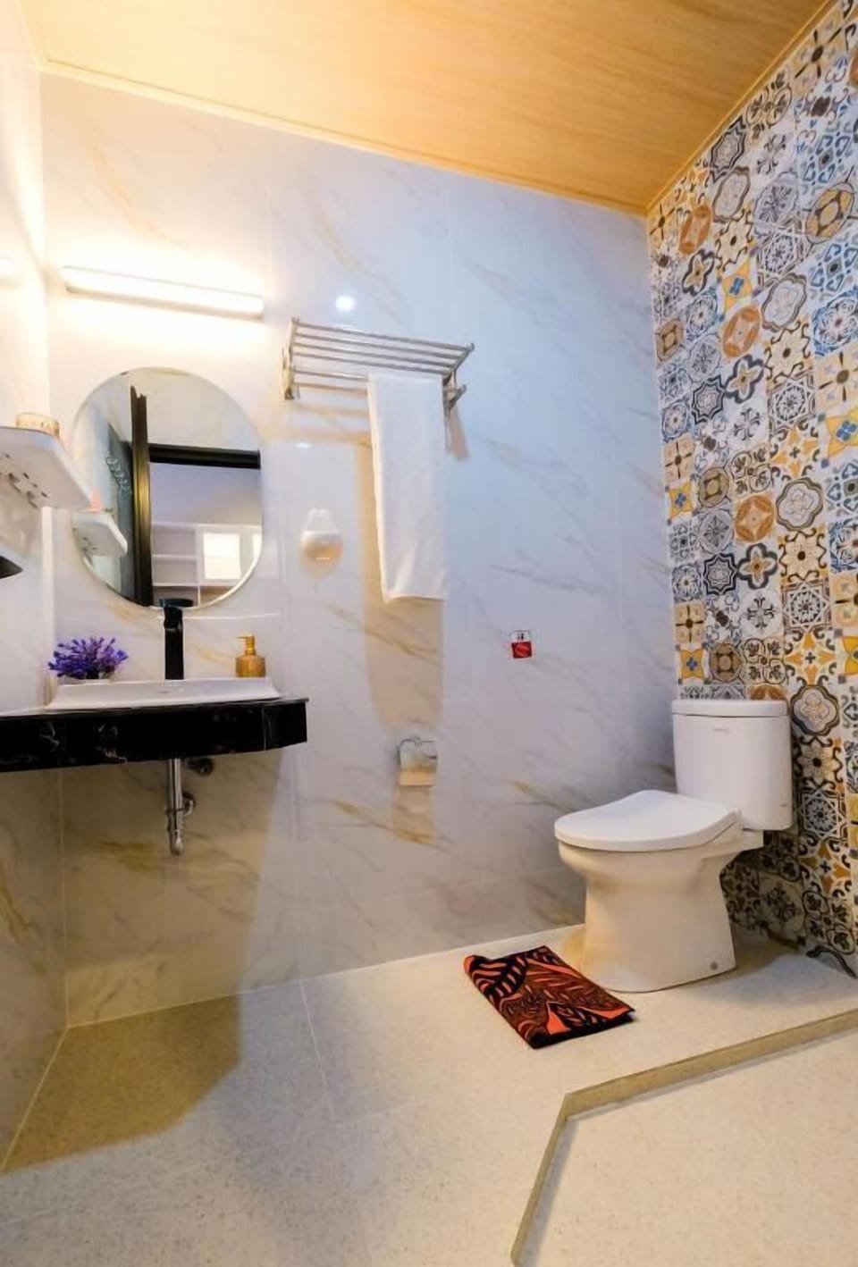 Shower, towels, soap, shampoo