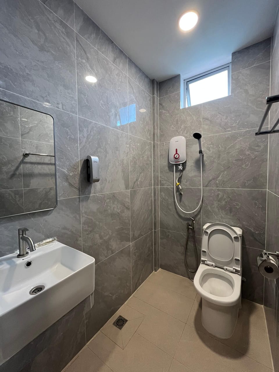 Business Twin Room, 2 Bedrooms | Bathroom | Hair dryer, bathrobes, slippers, soap