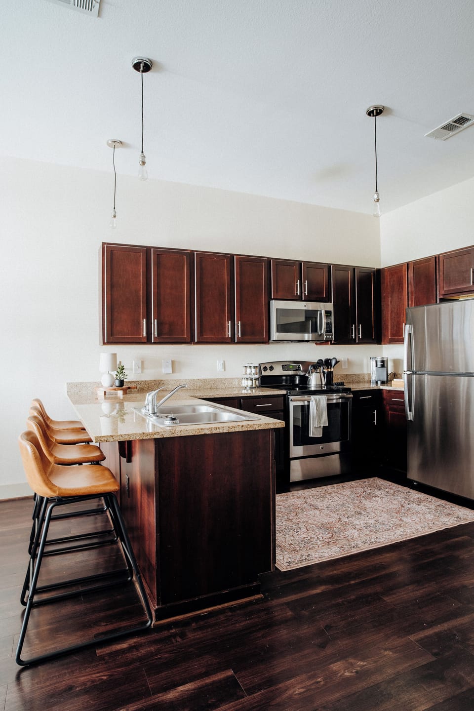 Cook, dine, and make yourself at home.