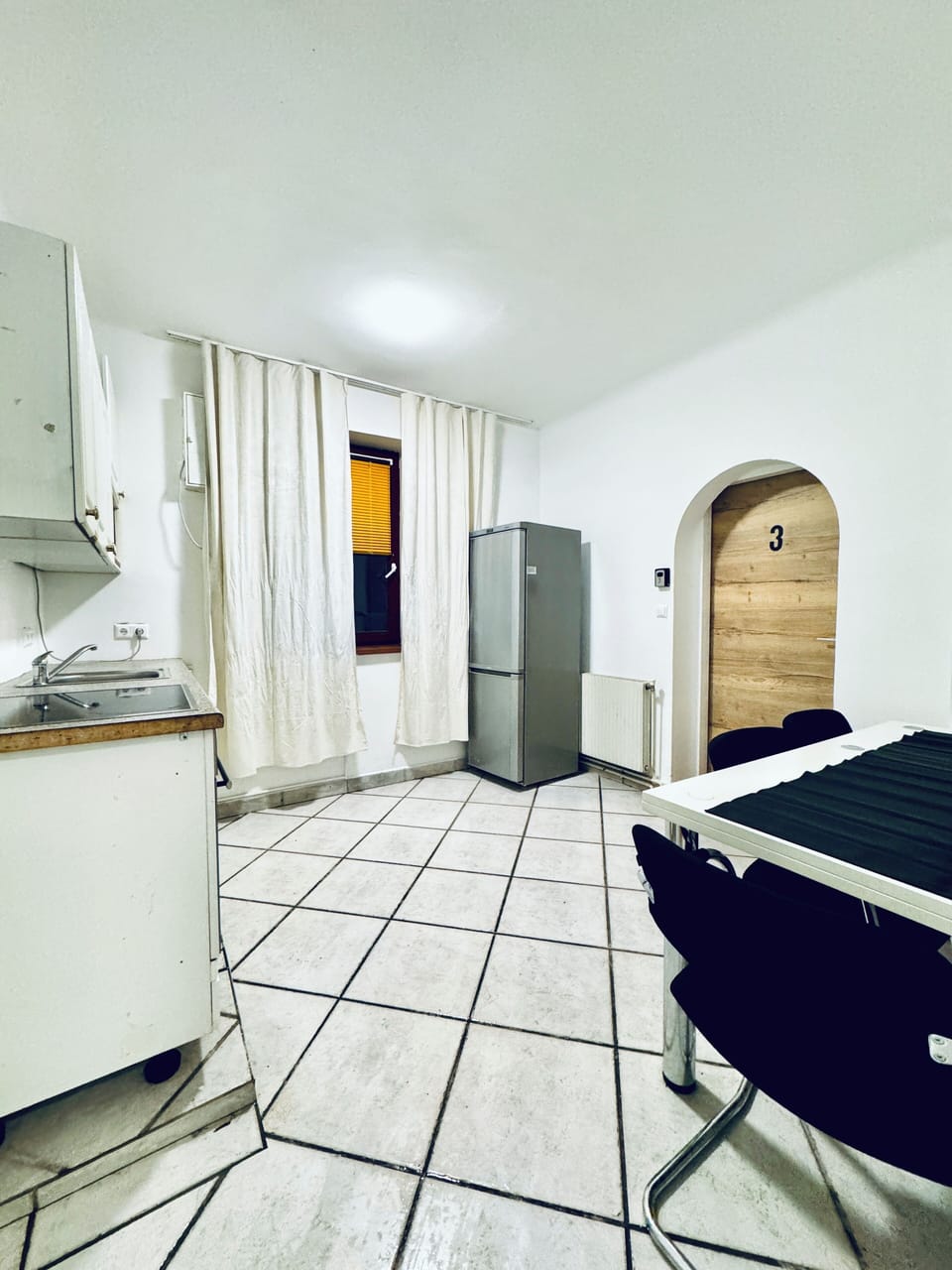 Basic Apartment | Private kitchen | Fridge, microwave, stovetop, cookware/dishes/utensils