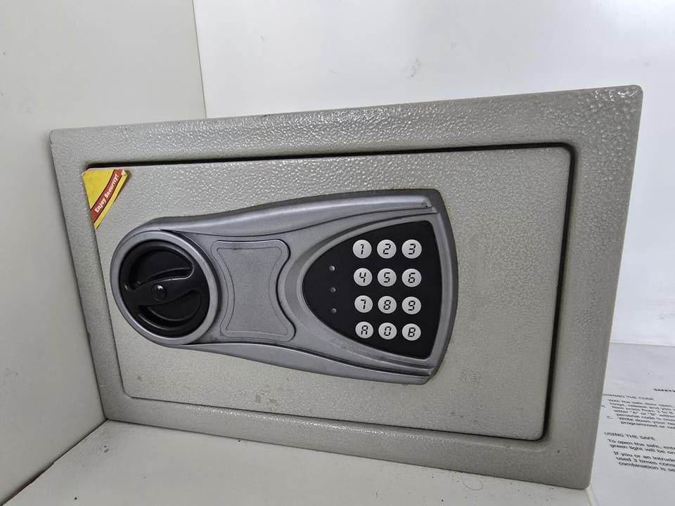Apartment, Balcony | Safe