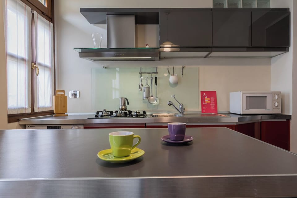 Apartment, 2 Bedrooms | Private kitchen | Electric kettle, toaster