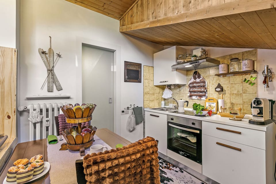 Standard Studio, Mountain View (Studio Valleverde 33B Ski in ski out) | Private kitchenette | Stovetop, coffee/tea maker, electric kettle, toaster