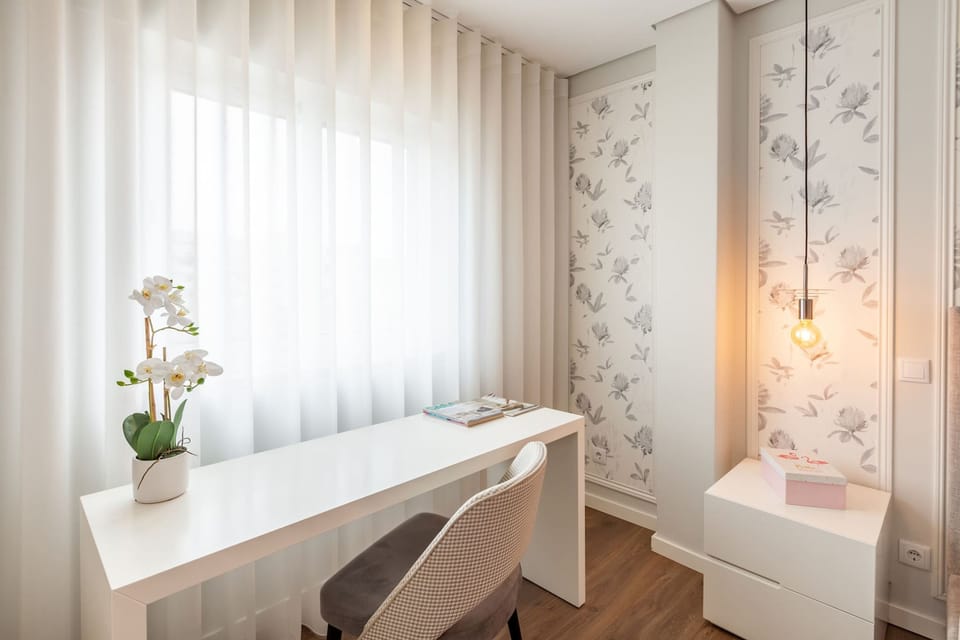 House | 2 bedrooms, desk